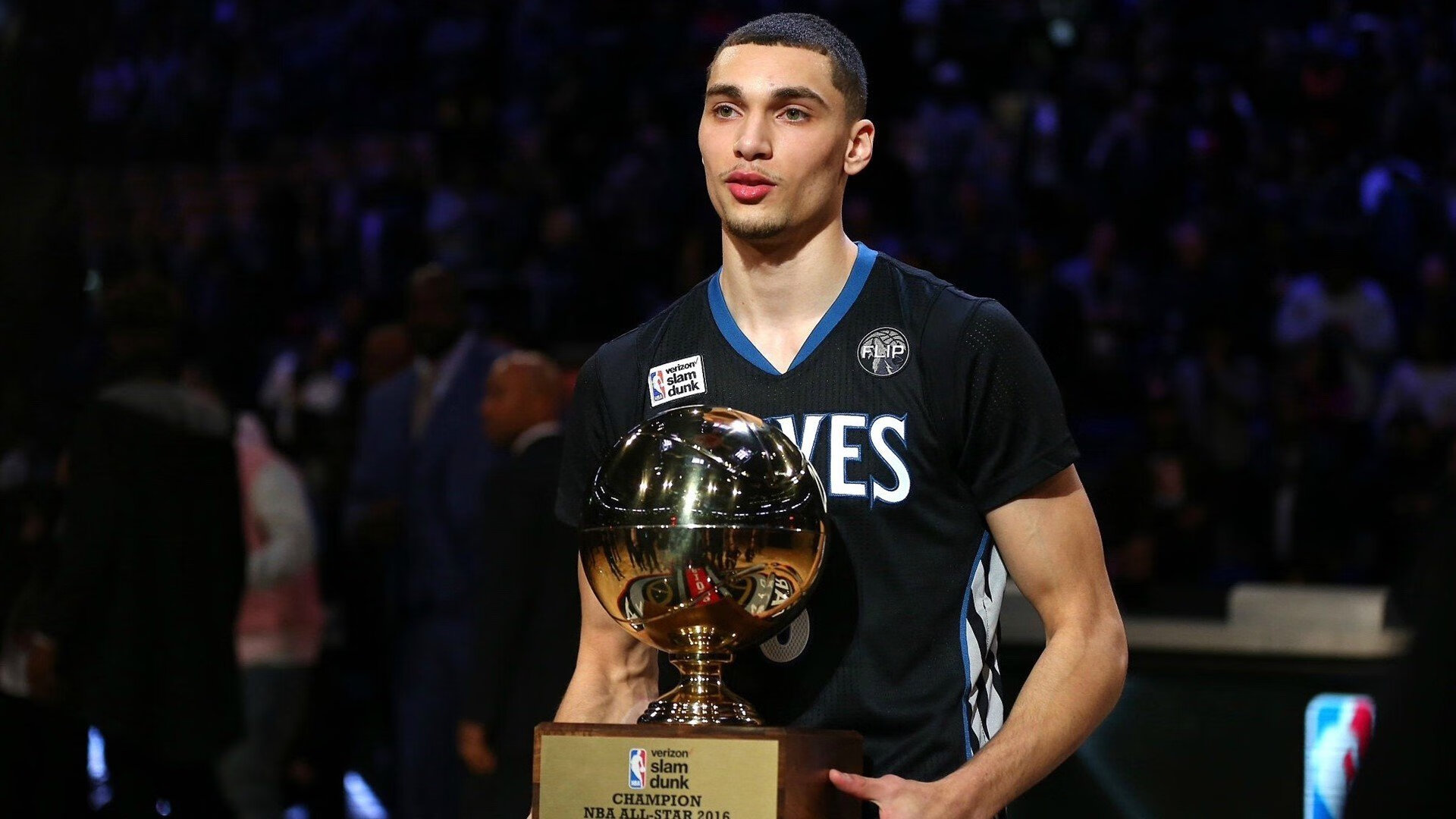 乐鱼体育app在线登录-“快艇冲浪：东三叉湖赛场迎来极限水上运动的热潮”